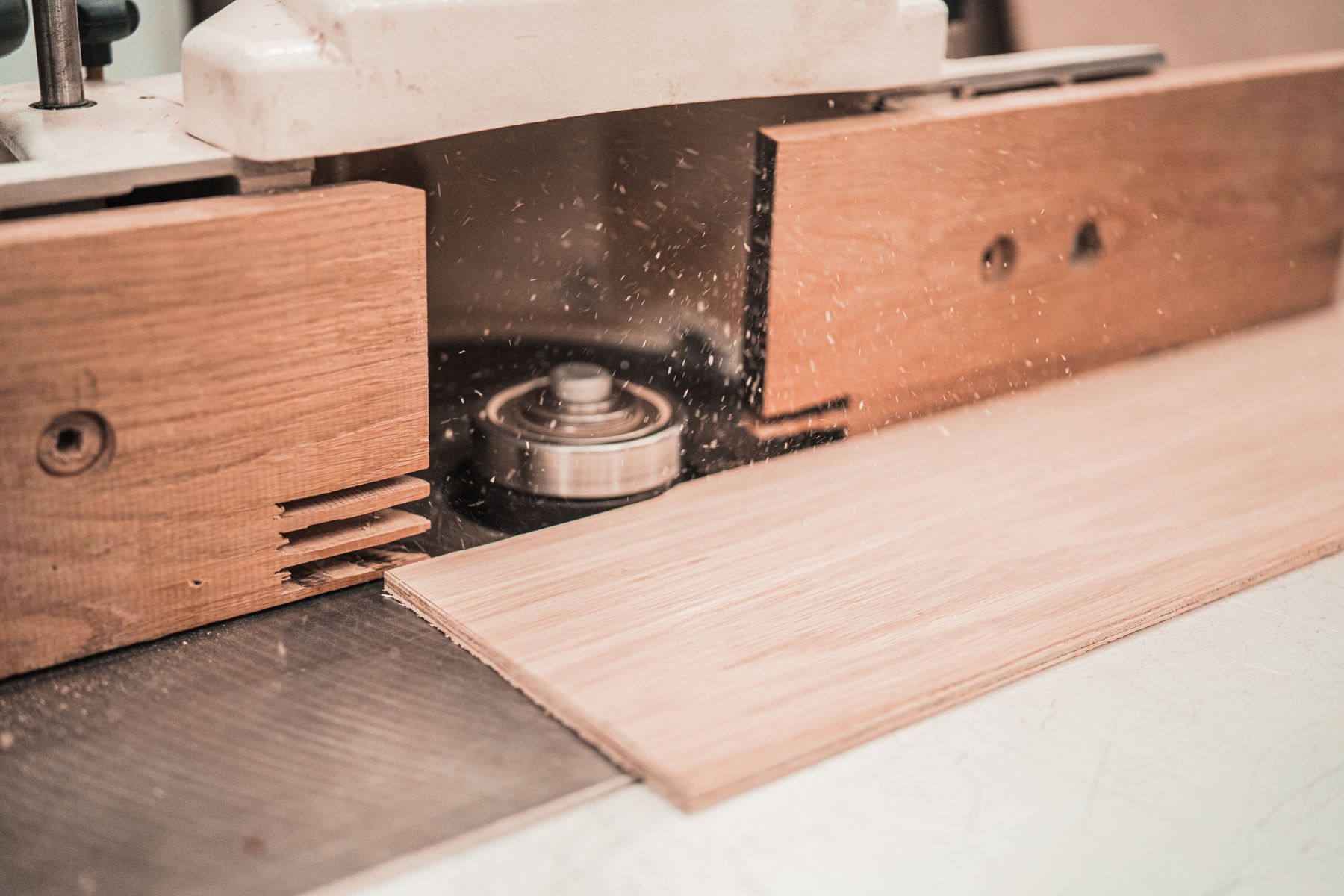 Holzmaserung eines Fensterprofils